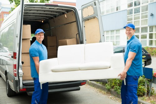 Moving truck service for homes in Officeremovals